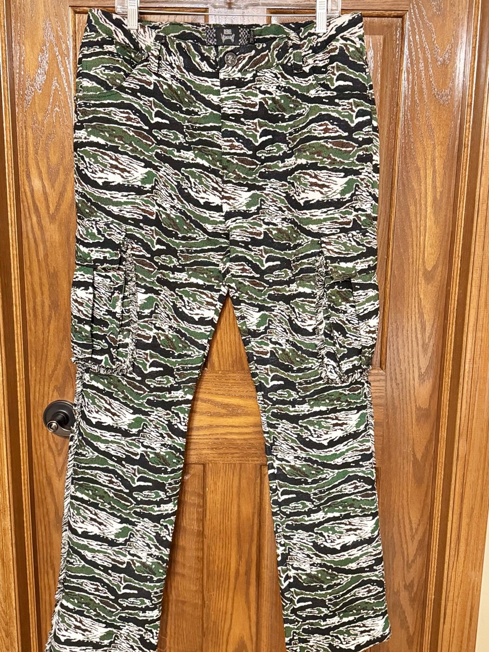Rebel Vengeance Men’s Size 34  Tigerstripe Camo Cargo Tapestry Pants